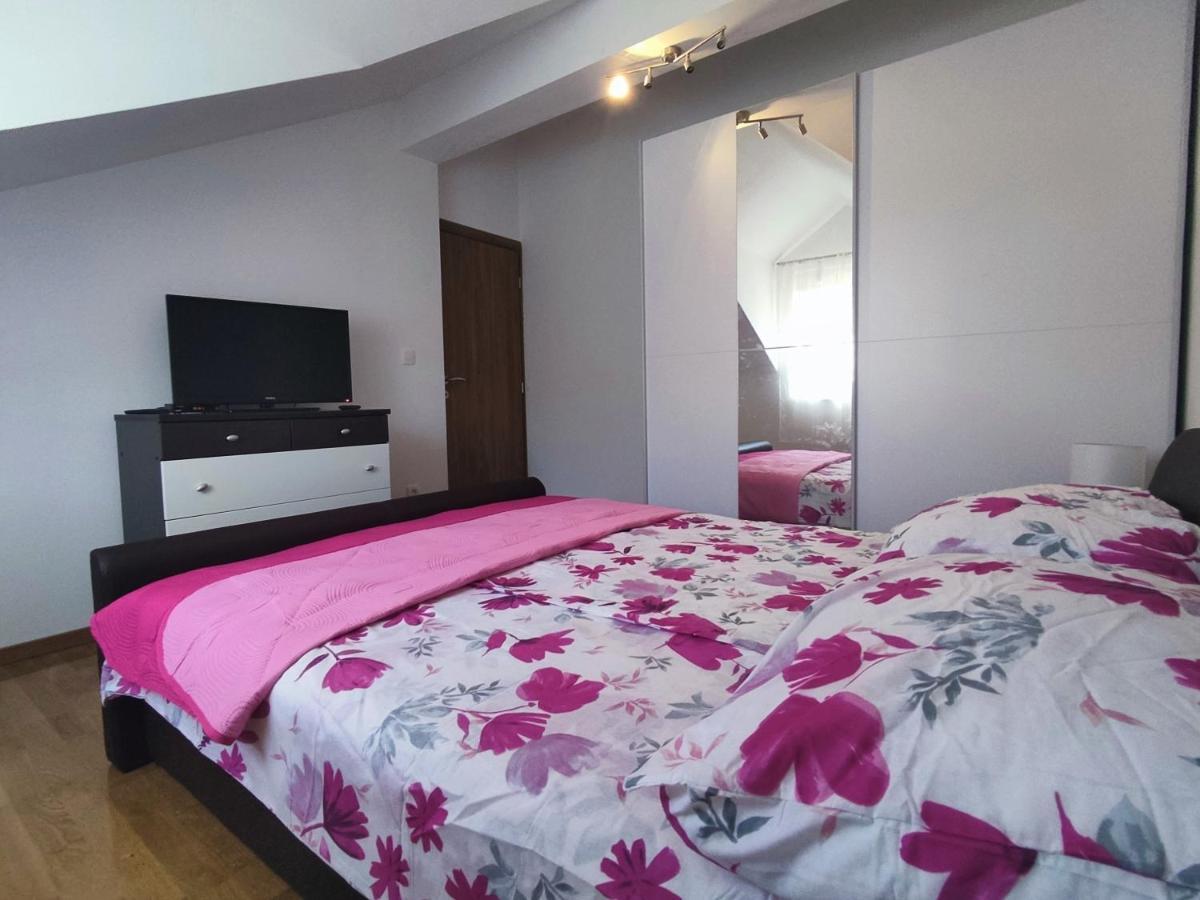 Sunny Attic Apartment With Balcony & Modern City Apartment With Outdoor Area, No Balcony Трогір Екстер'єр фото