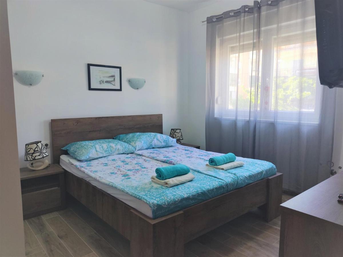 Sunny Attic Apartment With Balcony & Modern City Apartment With Outdoor Area, No Balcony Трогір Екстер'єр фото