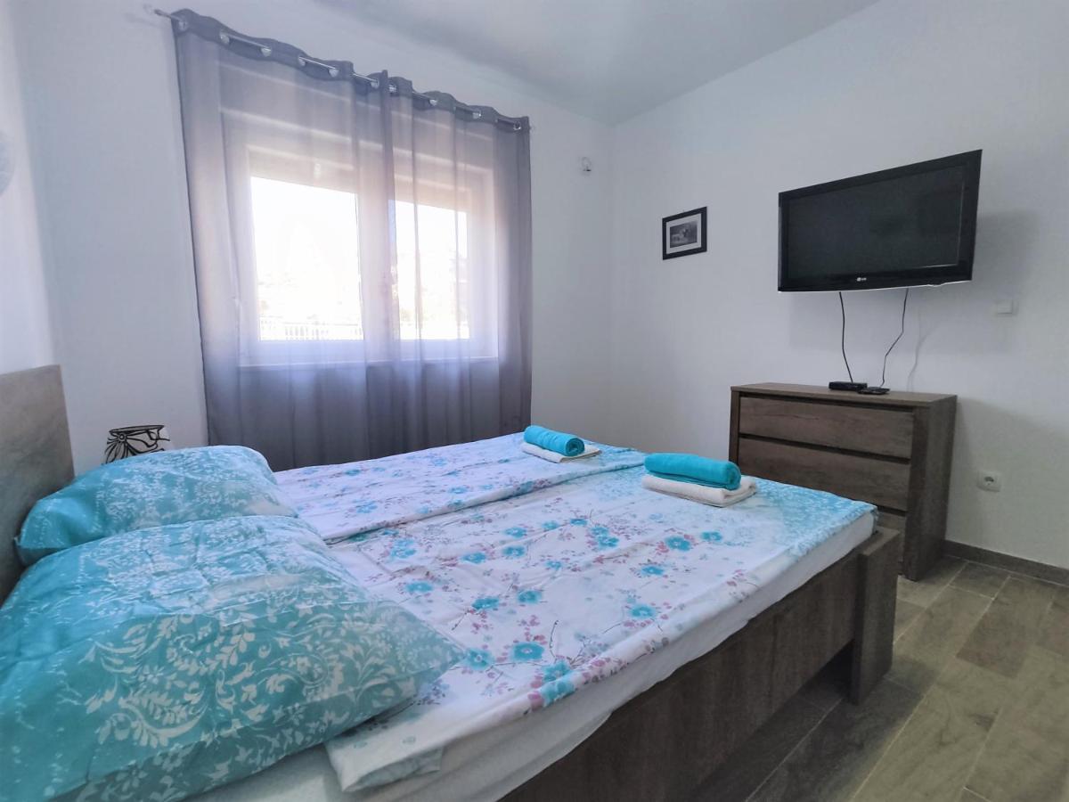 Sunny Attic Apartment With Balcony & Modern City Apartment With Outdoor Area, No Balcony Трогір Екстер'єр фото