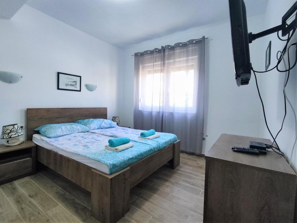 Sunny Attic Apartment With Balcony & Modern City Apartment With Outdoor Area, No Balcony Трогір Екстер'єр фото