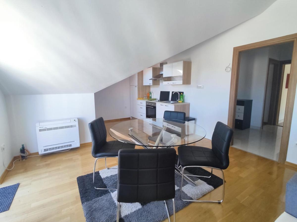 Sunny Attic Apartment With Balcony & Modern City Apartment With Outdoor Area, No Balcony Трогір Екстер'єр фото
