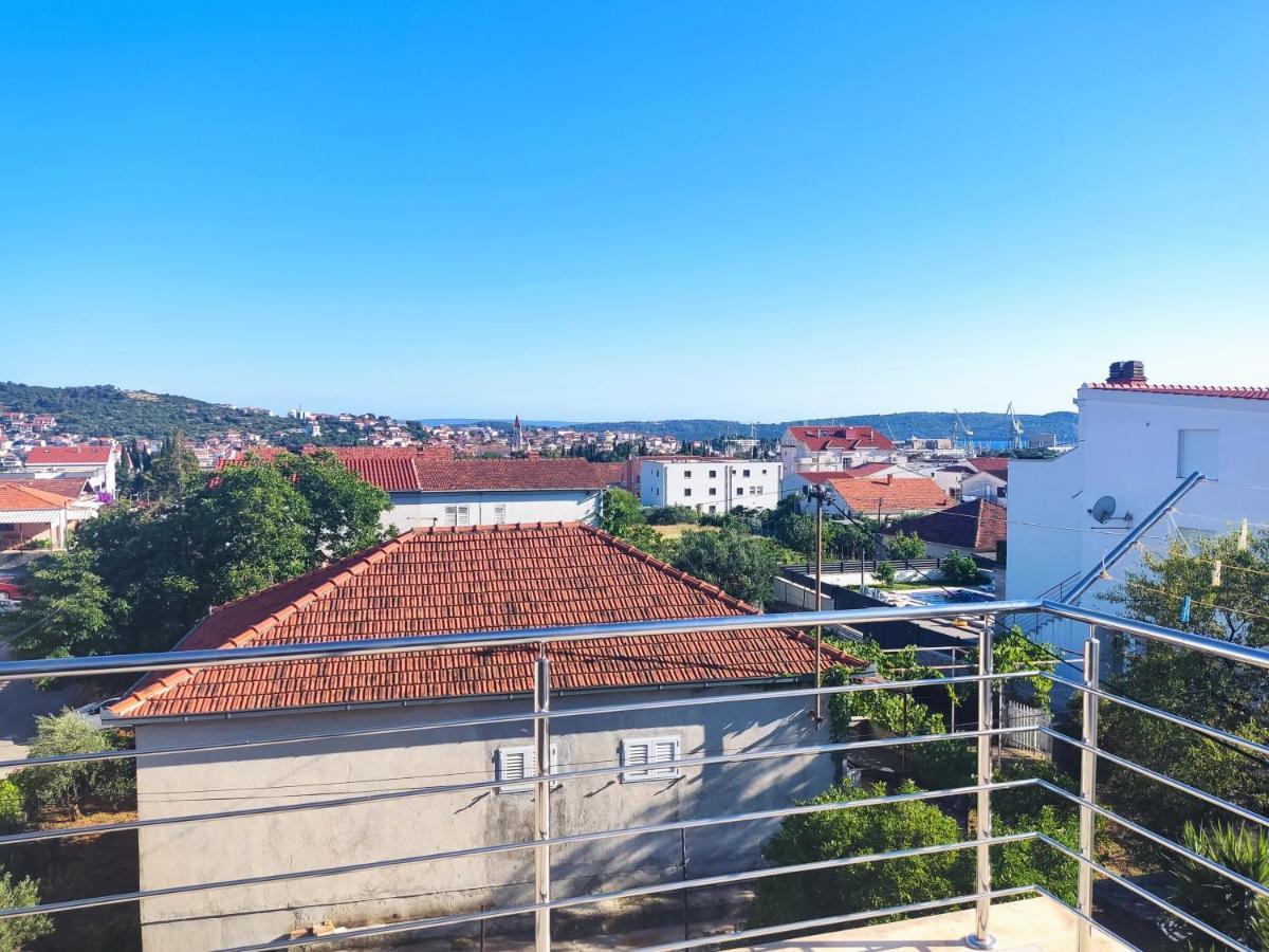 Sunny Attic Apartment With Balcony & Modern City Apartment With Outdoor Area, No Balcony Трогір Екстер'єр фото