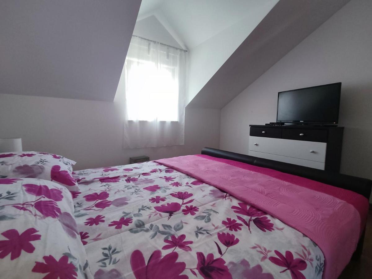 Sunny Attic Apartment With Balcony & Modern City Apartment With Outdoor Area, No Balcony Трогір Екстер'єр фото