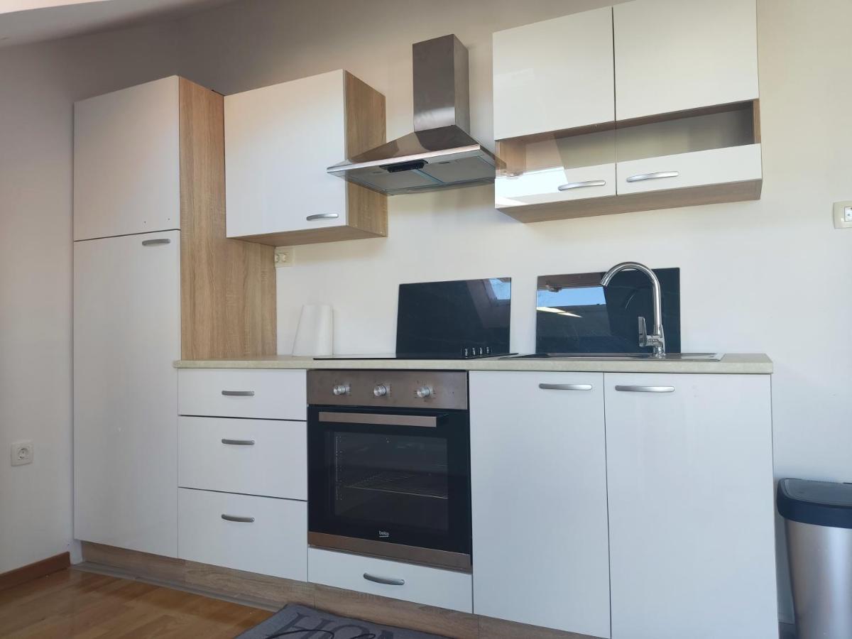 Sunny Attic Apartment With Balcony & Modern City Apartment With Outdoor Area, No Balcony Трогір Екстер'єр фото