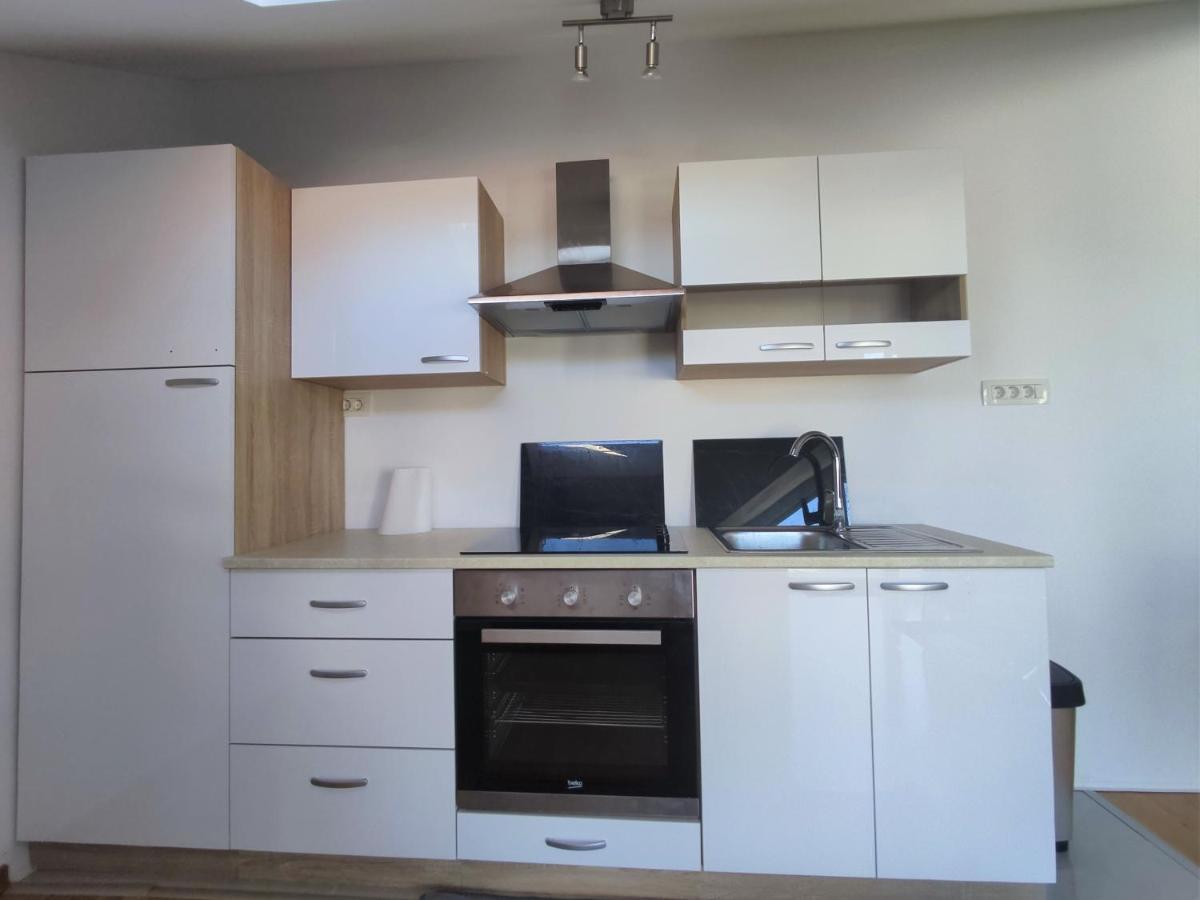 Sunny Attic Apartment With Balcony & Modern City Apartment With Outdoor Area, No Balcony Трогір Екстер'єр фото