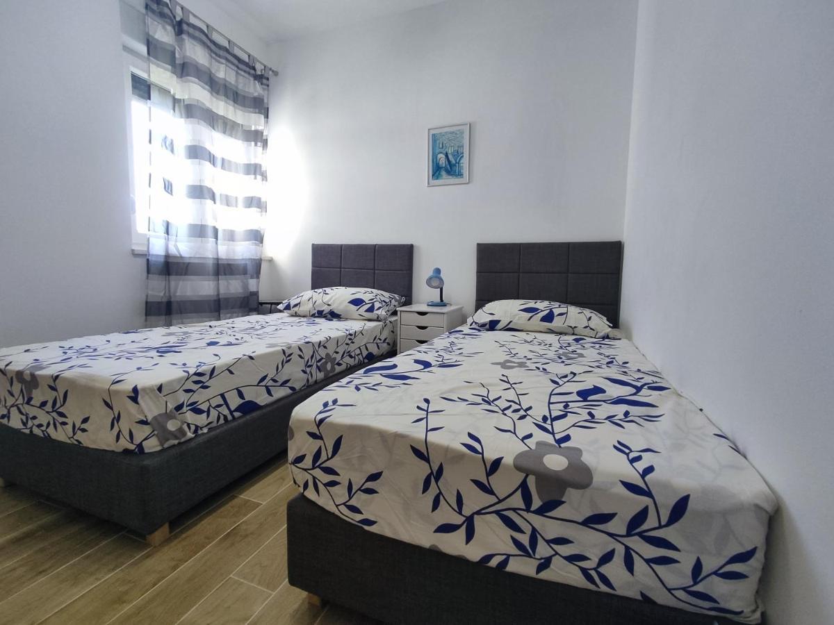 Sunny Attic Apartment With Balcony & Modern City Apartment With Outdoor Area, No Balcony Трогір Екстер'єр фото