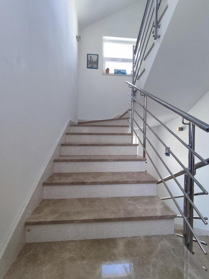 Sunny Attic Apartment With Balcony & Modern City Apartment With Outdoor Area, No Balcony Трогір Екстер'єр фото
