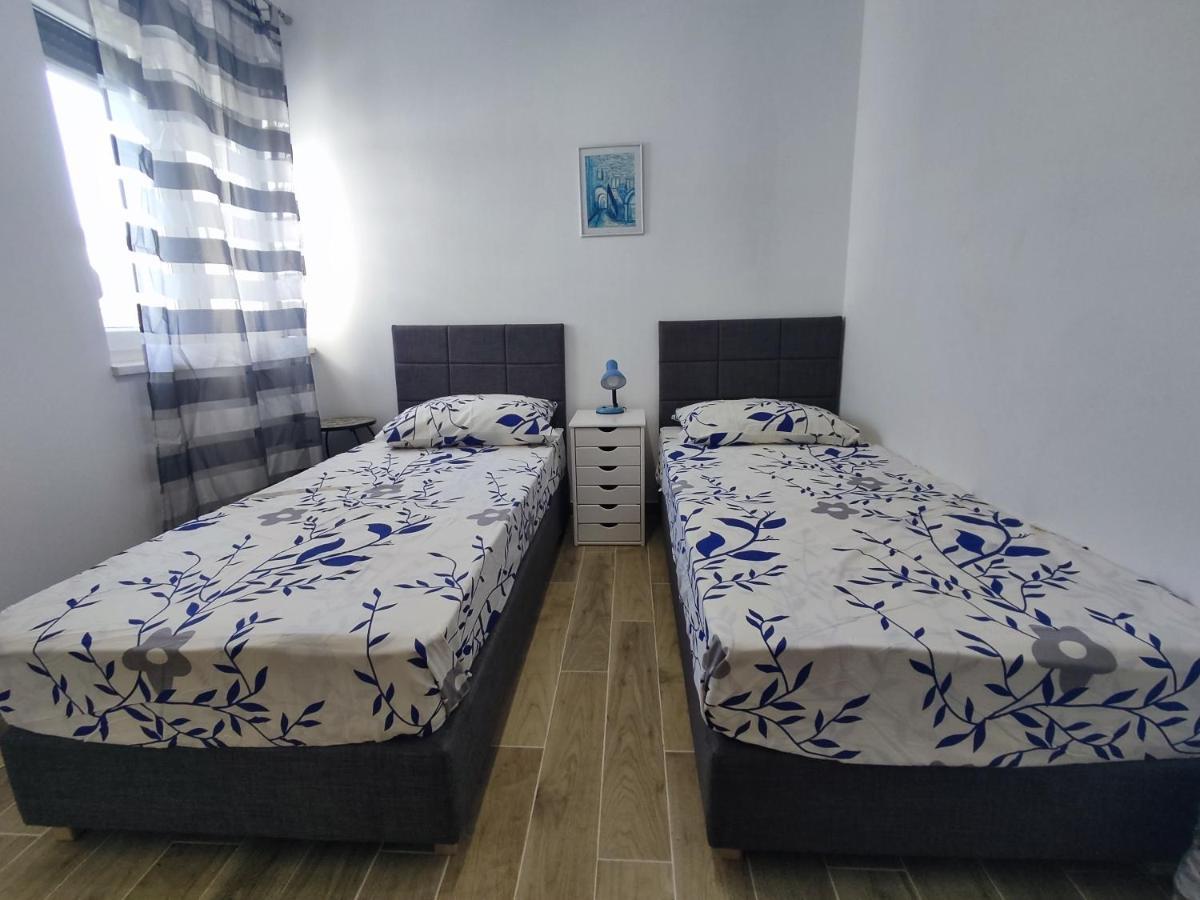 Sunny Attic Apartment With Balcony & Modern City Apartment With Outdoor Area, No Balcony Трогір Екстер'єр фото