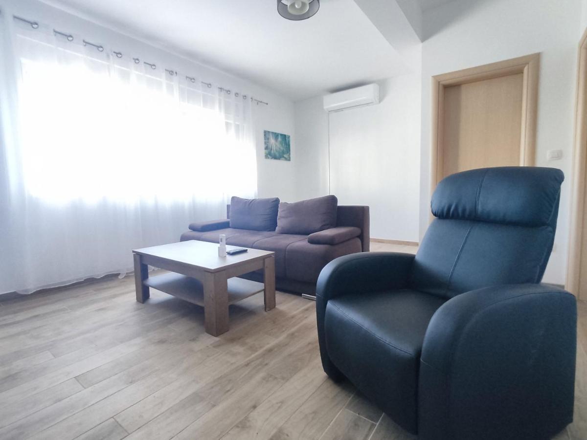 Sunny Attic Apartment With Balcony & Modern City Apartment With Outdoor Area, No Balcony Трогір Екстер'єр фото