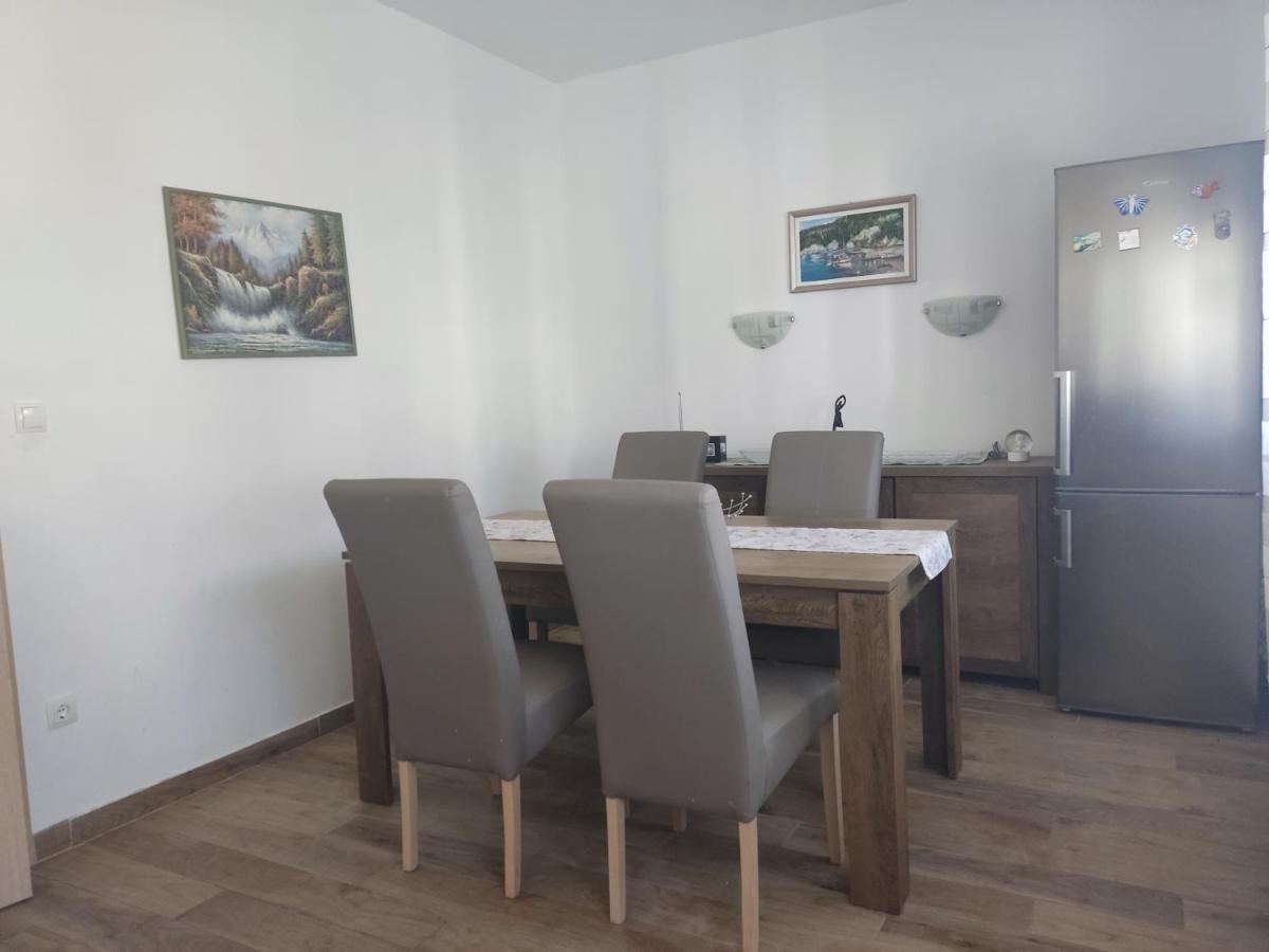 Sunny Attic Apartment With Balcony & Modern City Apartment With Outdoor Area, No Balcony Трогір Екстер'єр фото