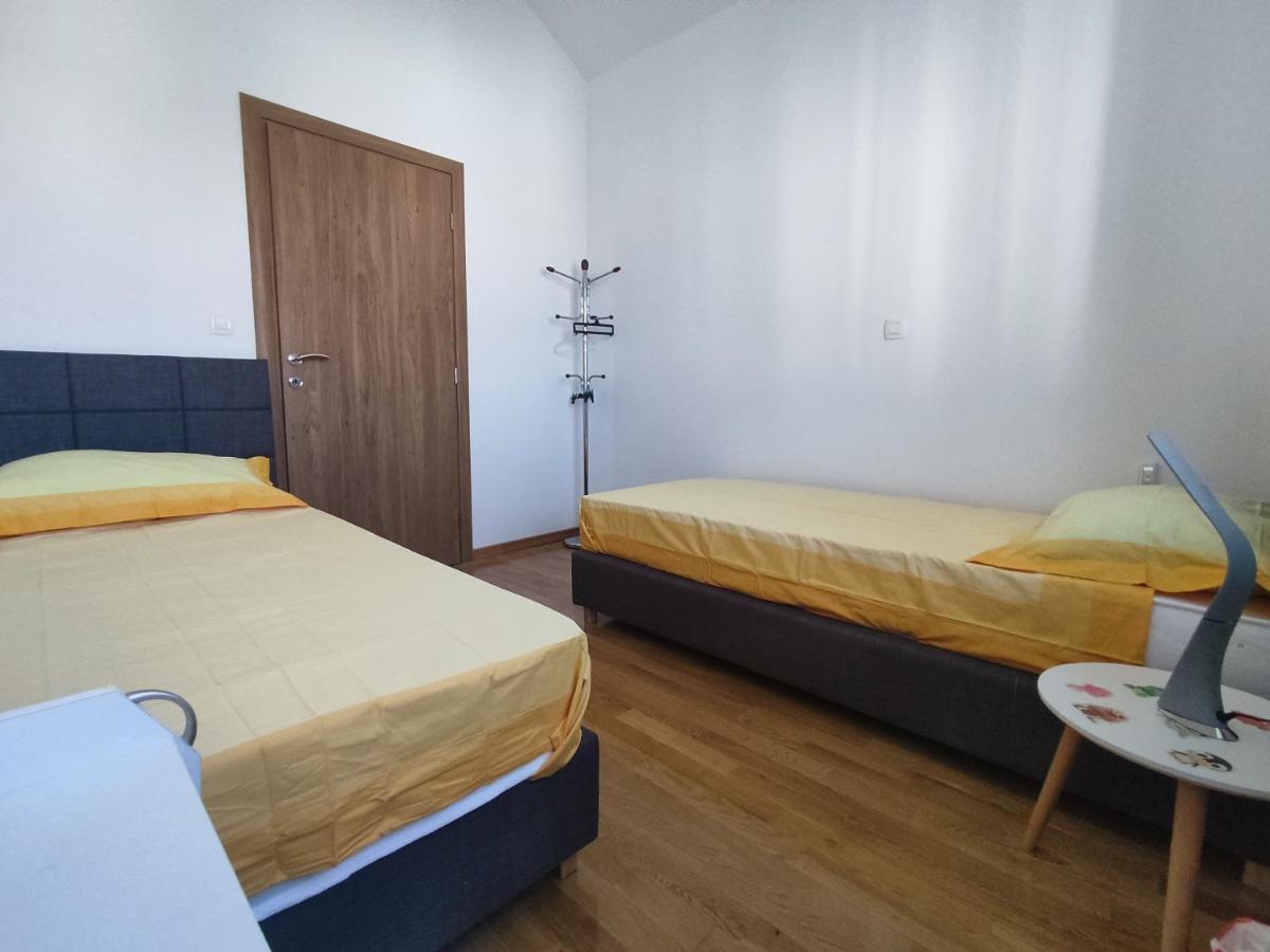 Sunny Attic Apartment With Balcony & Modern City Apartment With Outdoor Area, No Balcony Трогір Екстер'єр фото