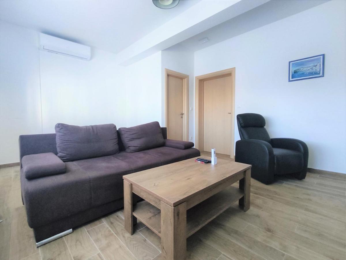 Sunny Attic Apartment With Balcony & Modern City Apartment With Outdoor Area, No Balcony Трогір Екстер'єр фото