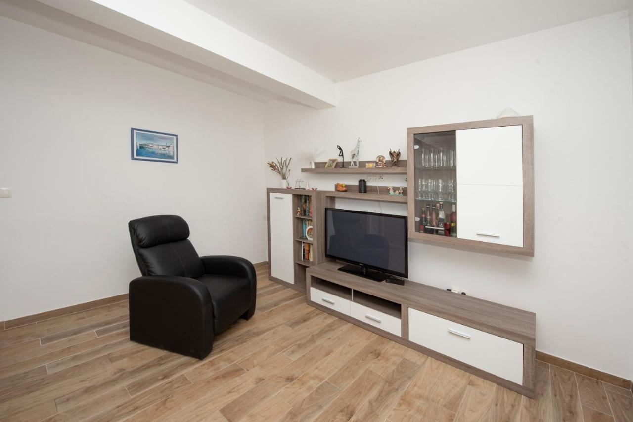 Sunny Attic Apartment With Balcony & Modern City Apartment With Outdoor Area, No Balcony Трогір Екстер'єр фото
