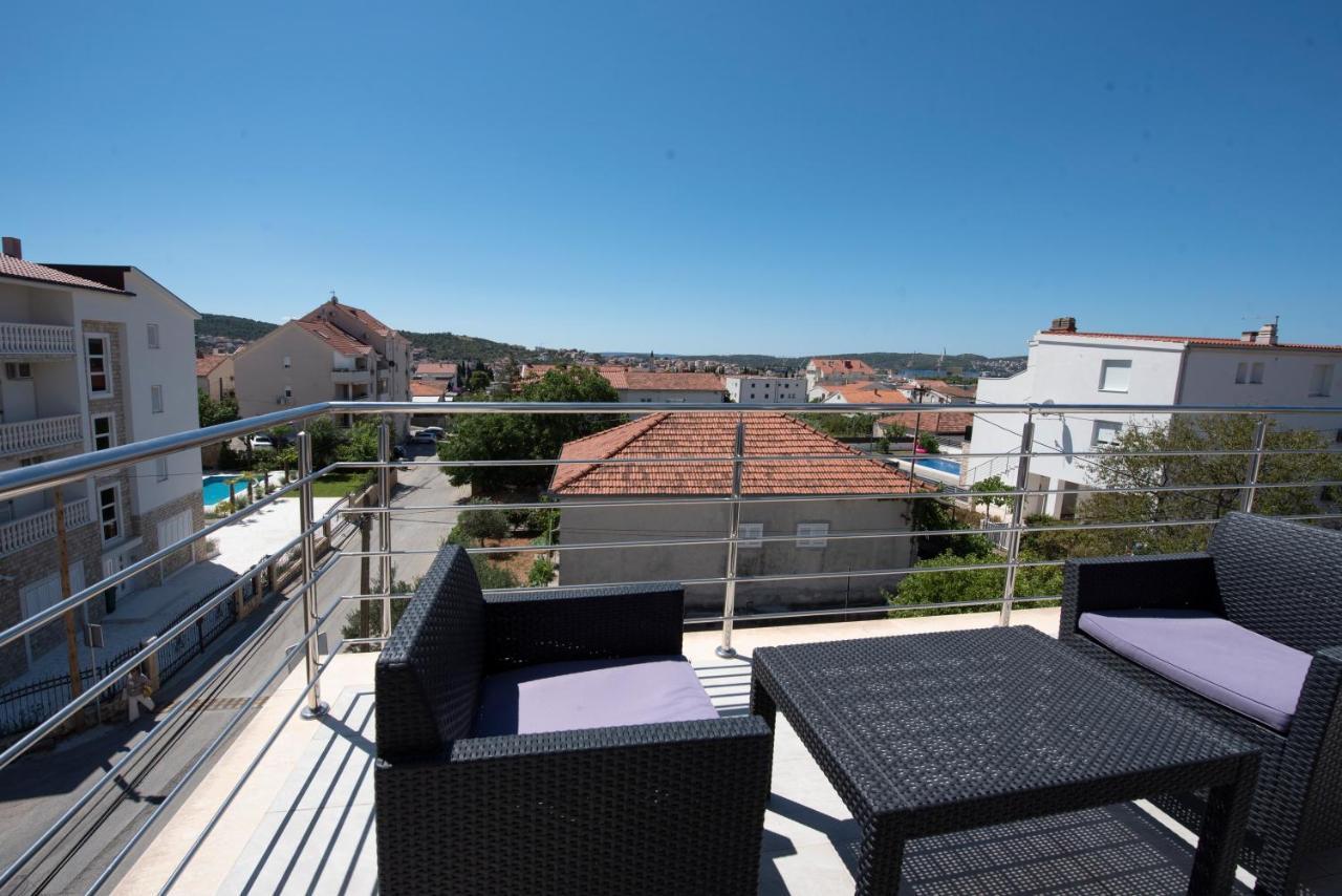 Sunny Attic Apartment With Balcony & Modern City Apartment With Outdoor Area, No Balcony Трогір Екстер'єр фото