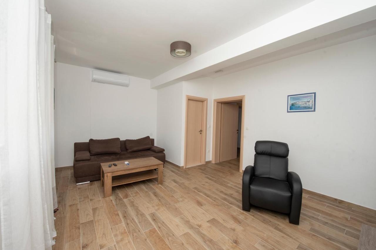 Sunny Attic Apartment With Balcony & Modern City Apartment With Outdoor Area, No Balcony Трогір Екстер'єр фото