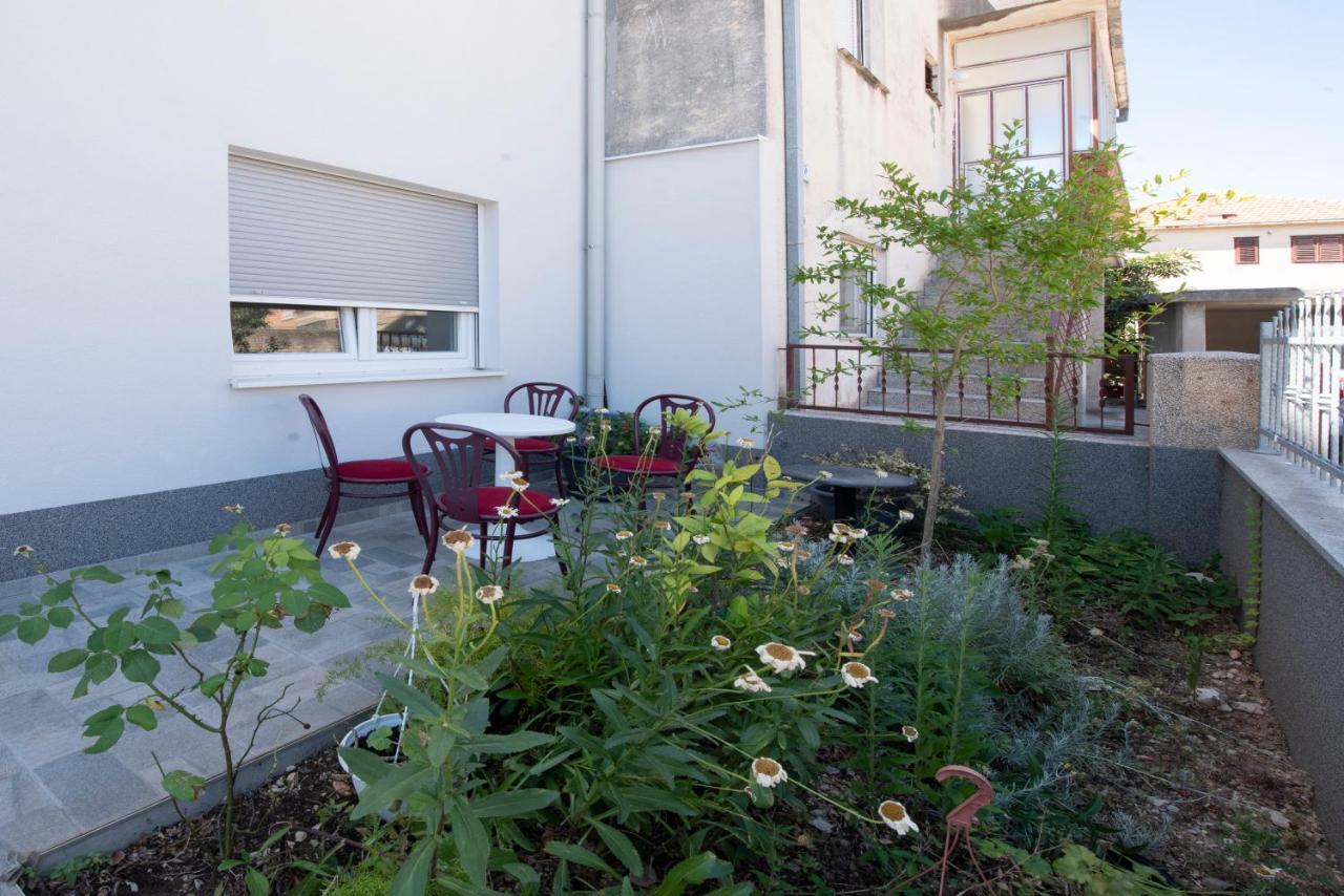 Sunny Attic Apartment With Balcony & Modern City Apartment With Outdoor Area, No Balcony Трогір Екстер'єр фото