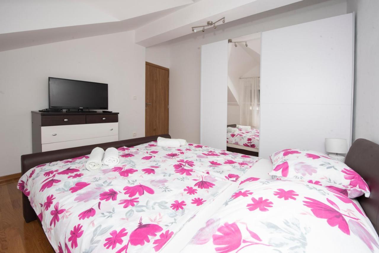 Sunny Attic Apartment With Balcony & Modern City Apartment With Outdoor Area, No Balcony Трогір Екстер'єр фото