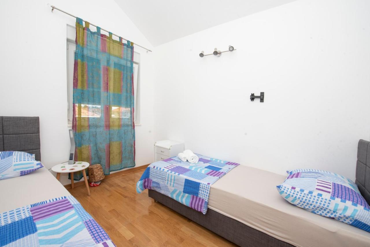 Sunny Attic Apartment With Balcony & Modern City Apartment With Outdoor Area, No Balcony Трогір Екстер'єр фото