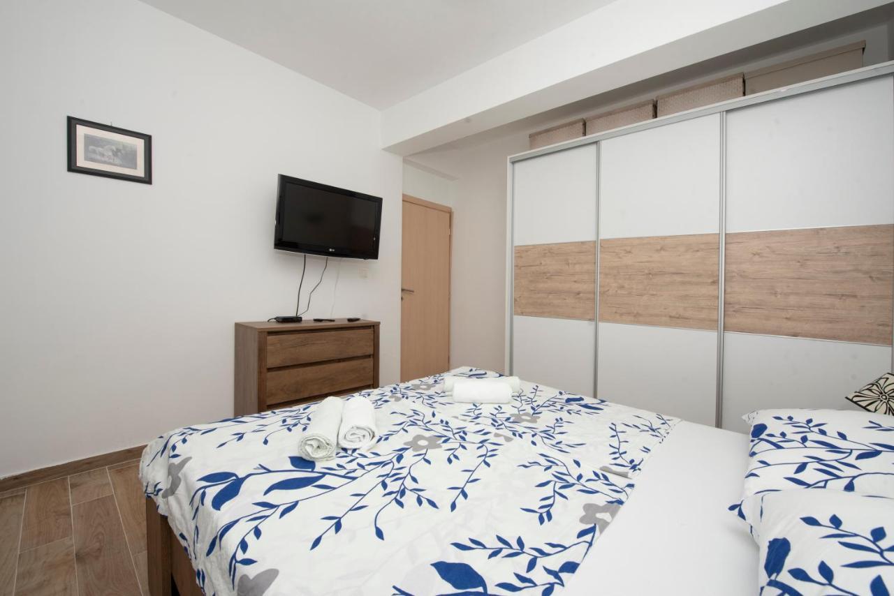 Sunny Attic Apartment With Balcony & Modern City Apartment With Outdoor Area, No Balcony Трогір Екстер'єр фото