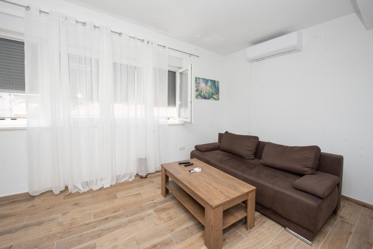 Sunny Attic Apartment With Balcony & Modern City Apartment With Outdoor Area, No Balcony Трогір Екстер'єр фото
