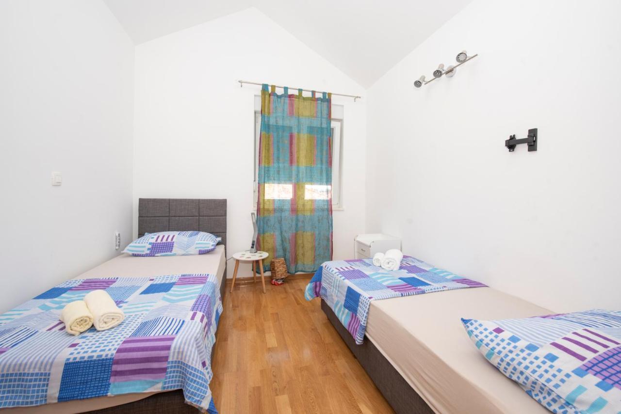 Sunny Attic Apartment With Balcony & Modern City Apartment With Outdoor Area, No Balcony Трогір Екстер'єр фото