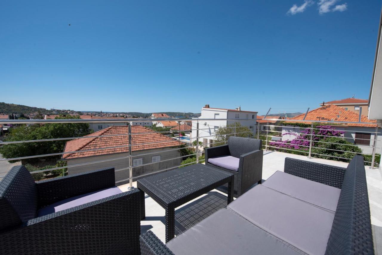 Sunny Attic Apartment With Balcony & Modern City Apartment With Outdoor Area, No Balcony Трогір Екстер'єр фото