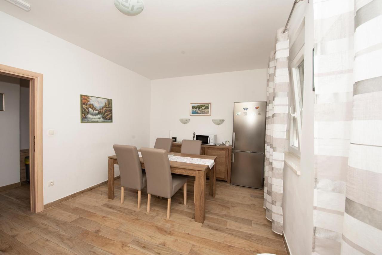 Sunny Attic Apartment With Balcony & Modern City Apartment With Outdoor Area, No Balcony Трогір Екстер'єр фото