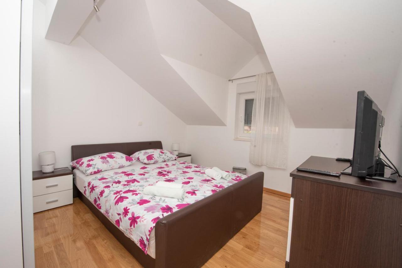 Sunny Attic Apartment With Balcony & Modern City Apartment With Outdoor Area, No Balcony Трогір Екстер'єр фото